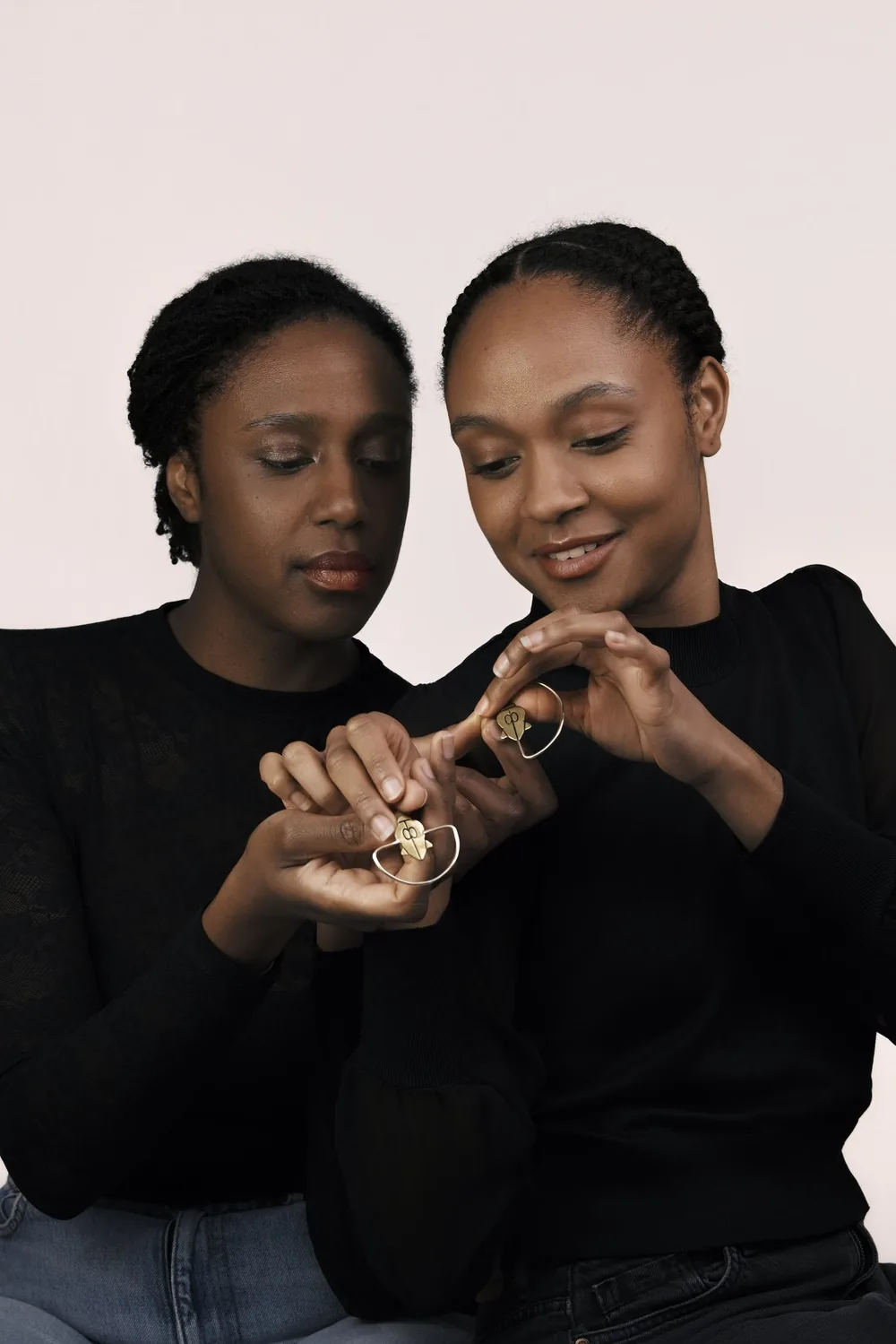 Présentation de bagues et bracelets, Jelani